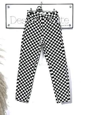 PANTALÓN DE CUADROS NEGROS Y BLANCOS STRADIVARIUS TALLA 34 (XS)