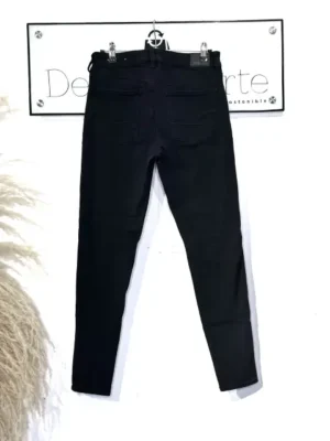 JEAN NEGRO BOTA TUBO AMERICAN EAGLE TALLA 34 (XS) - Image 2